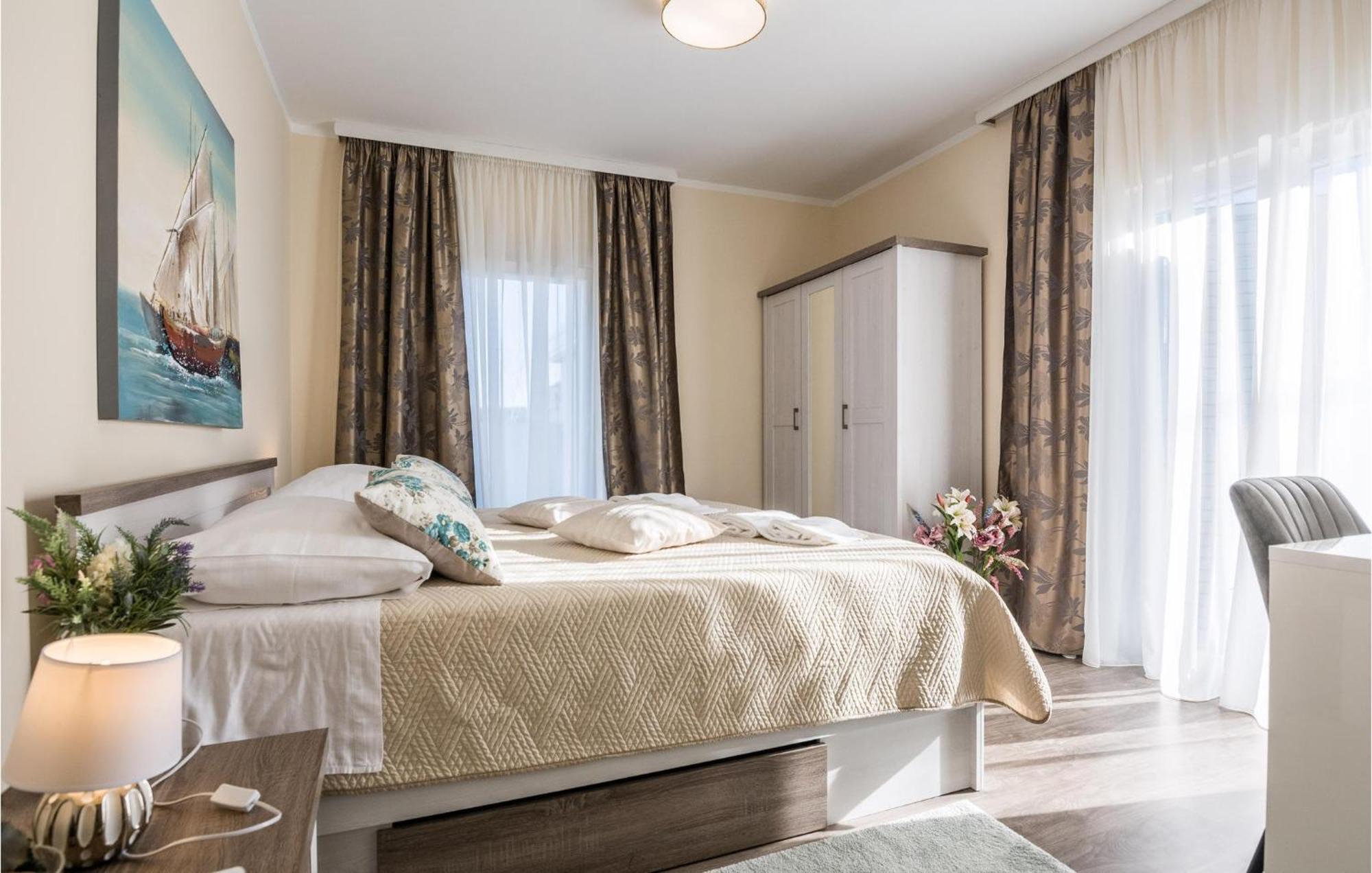 Beautiful Home In Privlaka With Wifi Екстер'єр фото